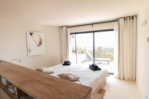 6 chambres, fer et planche à repasser, Wi-Fi gratuit, draps fournis