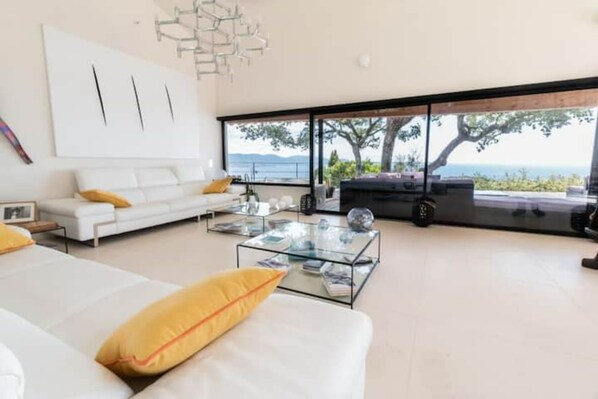 Fernseher, Computerbildschirme, Drucker