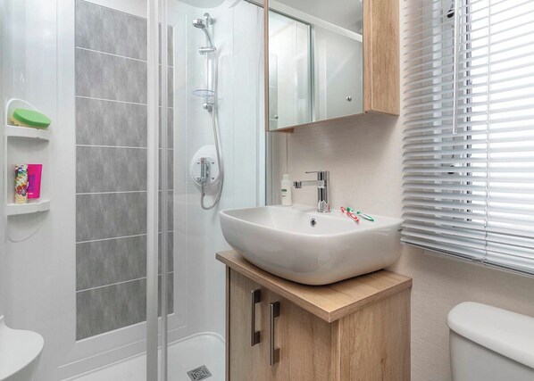 Unclassified image, 1 of 5, button - 2 bedroom accommodation in Cresswell beach (Cresswell beach)