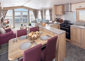 Dining - 2 bedroom accommodation in Cresswell beach (Cresswell beach)