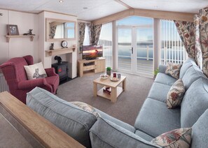 Living area - 2 bedroom accommodation in Cresswell beach (Cresswell beach)