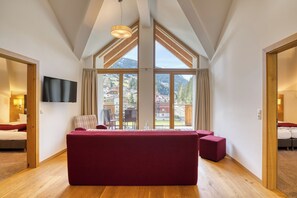 Grand Suite, 2 Bedrooms | Living area | 50-inch flat-screen TV with cable channels, TV - Hotel Erlebnis Mallaun (See)