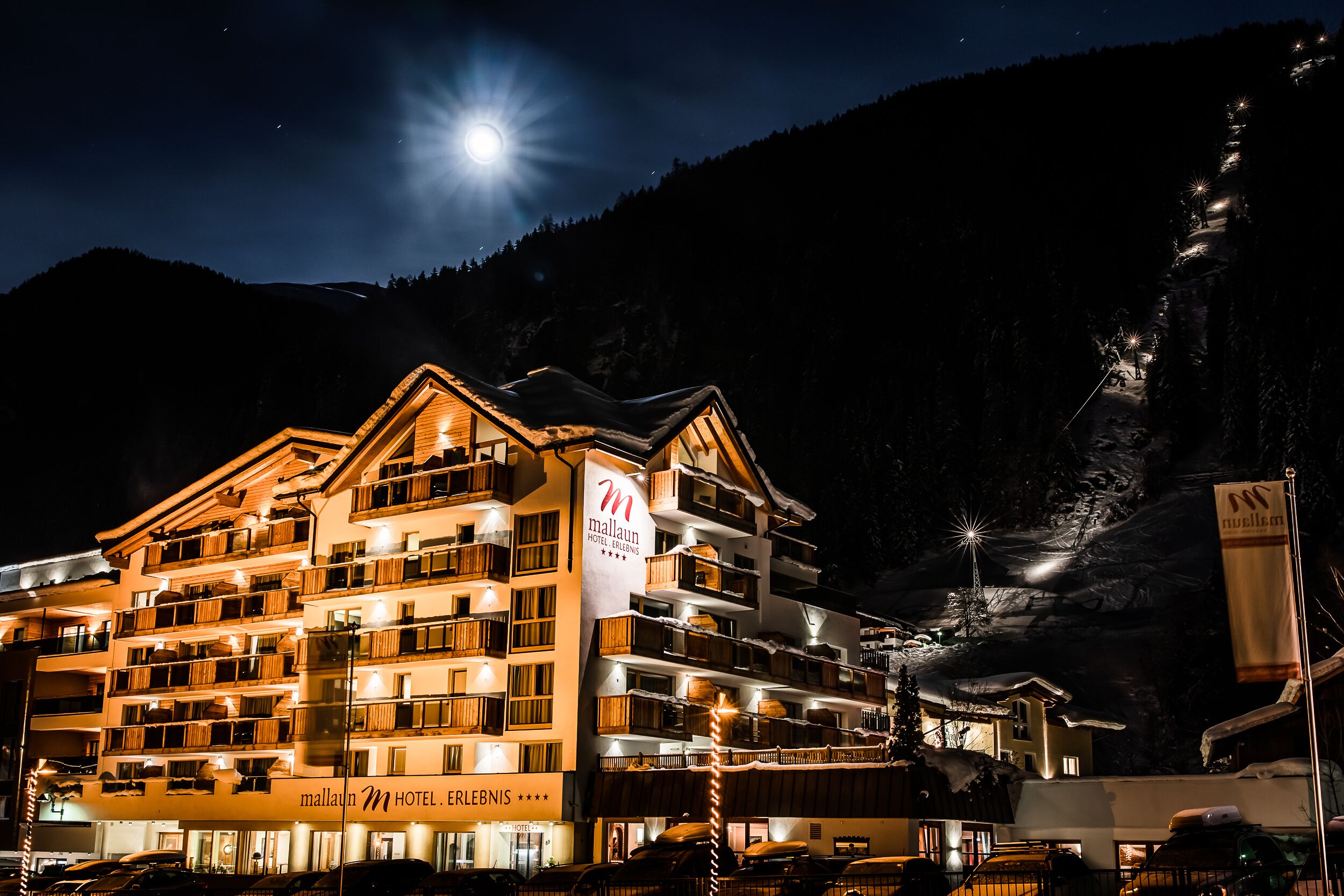 Facciata della struttura - sera/notte