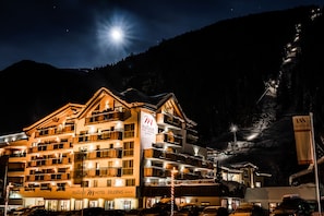 Front of property - evening/night - Hotel Erlebnis Mallaun (See)