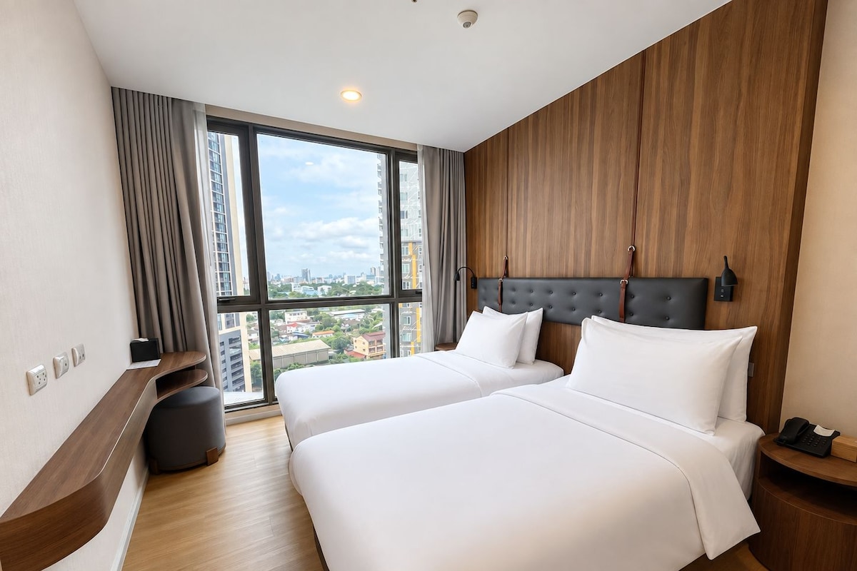 One Bedroom Deluxe Twin
