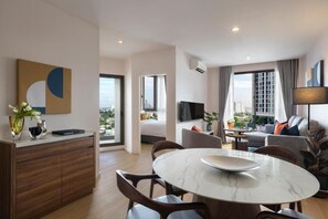 Suite, 2 habitaciones | Ropa de cama de alta calidad, escritorio, sistema de insonorización