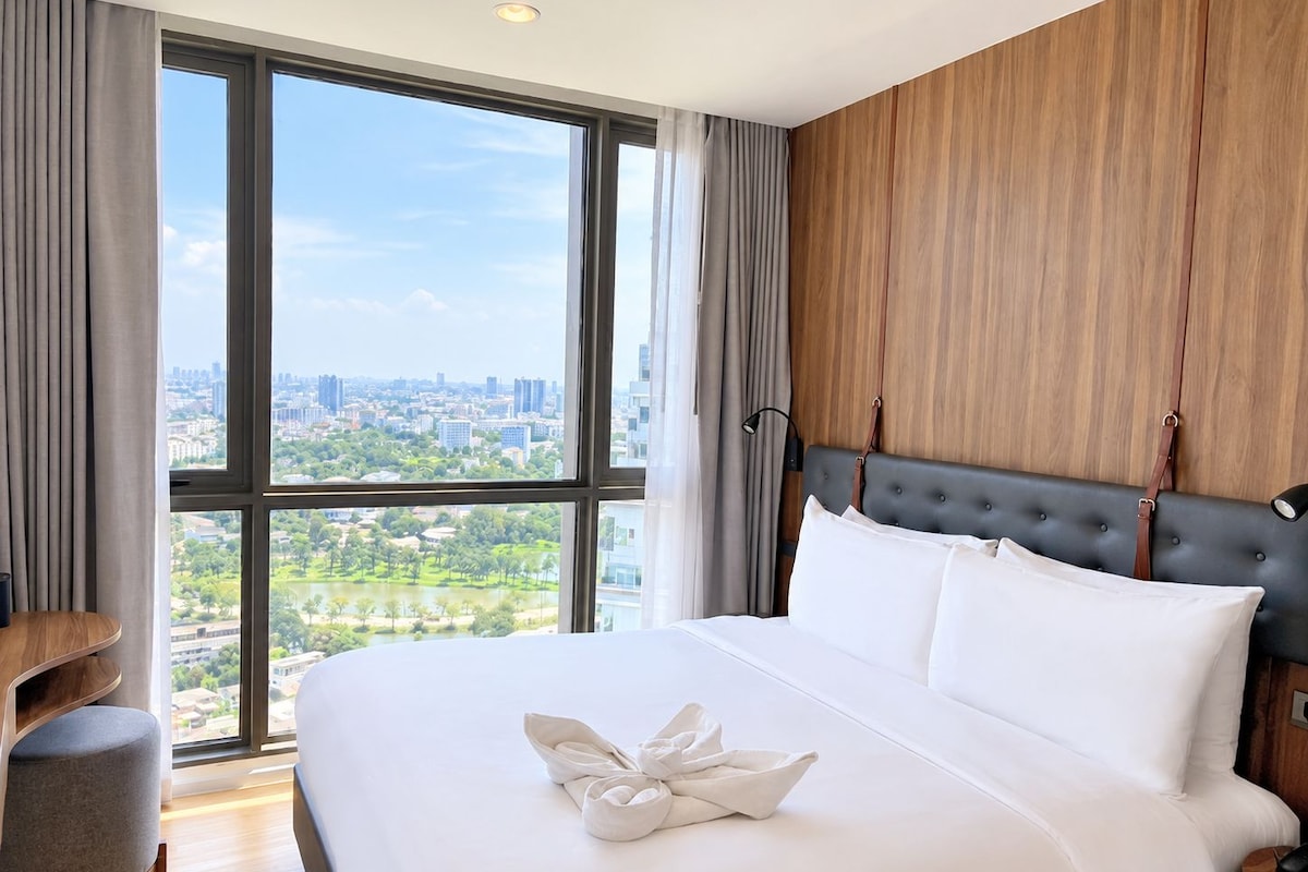 One Bedroom Deluxe Sky View King