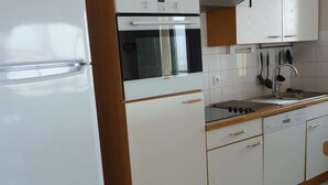 Coffee/tea maker, fridge, microwave, oven