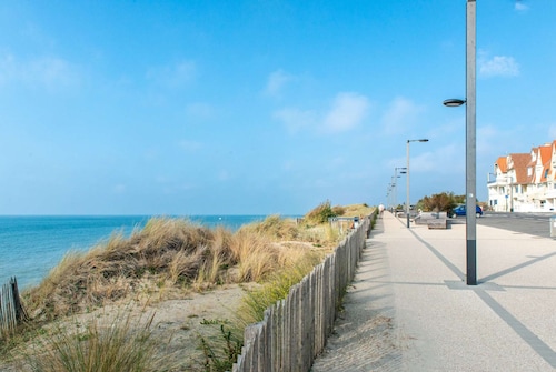 Sea-View Apartment with 2 Balconies & Terrace