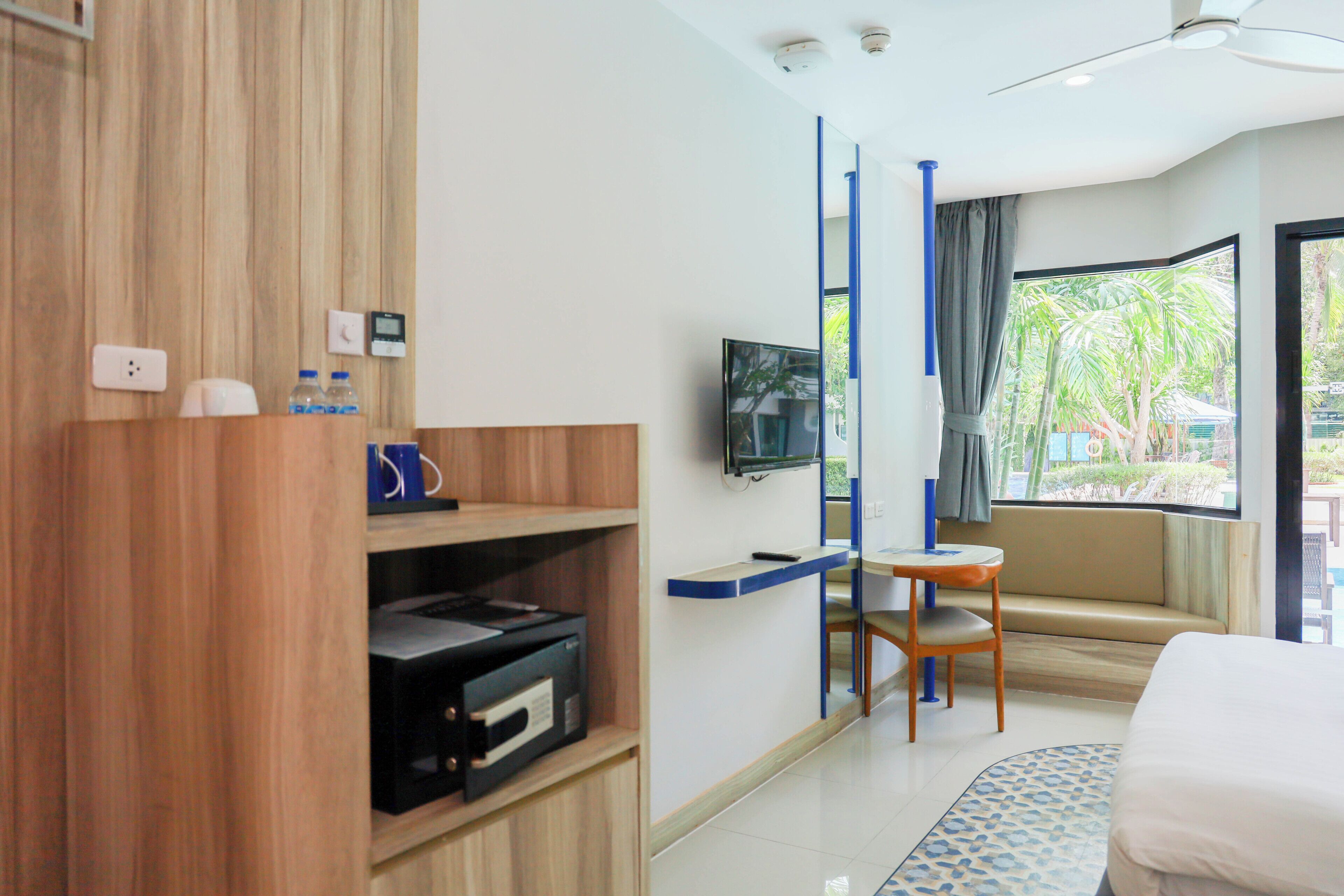 Deluxe Double or Twin Room, Pool Access | Room amenity