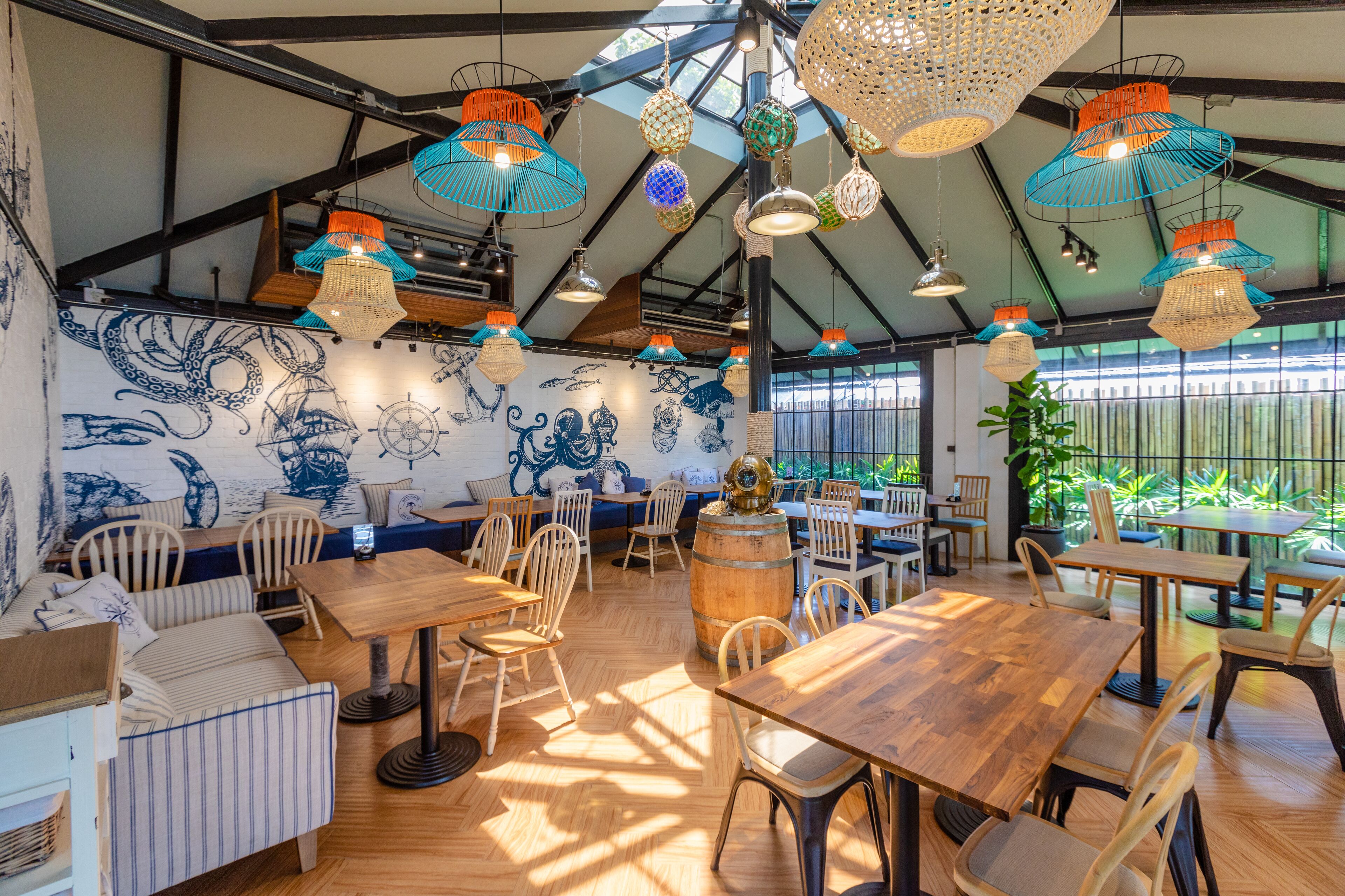 2 restaurantes: opção de almoço e jantar