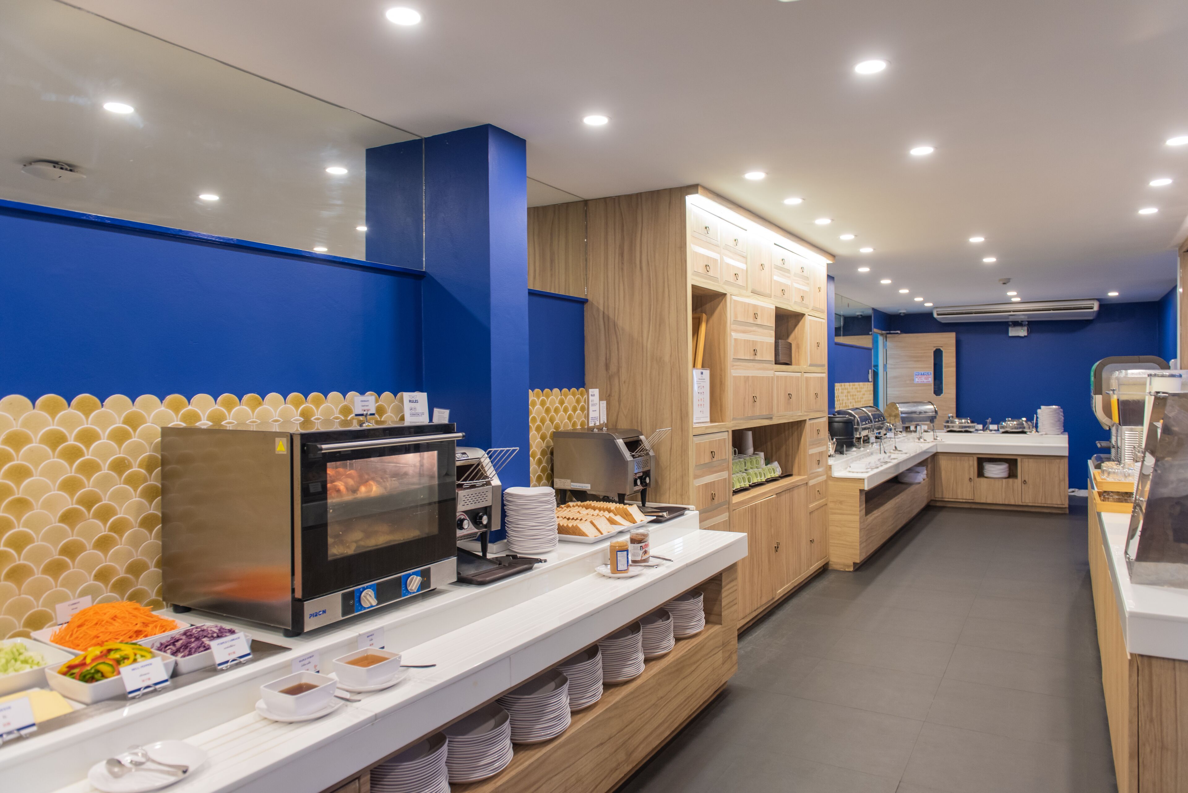 Daily buffet breakfast (THB 400 per person)