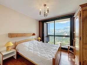 2 bedrooms