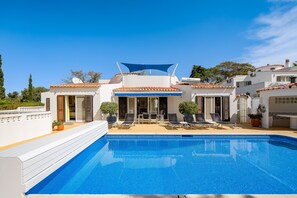 Pool - Casa Sonny - villa with airco and pool near golf course, beaches and town (Carvoeiro)
