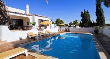 Casa ADM 42 - Villa mit Pool, fußläufig bis Carvoeiro