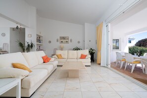 Fernseher, DVD-Player, Stereoanlage