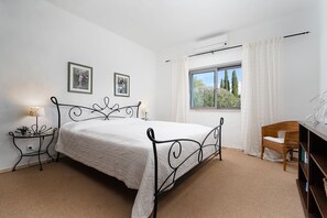 3 habitaciones, caja de seguridad en la habitación y escritorio 