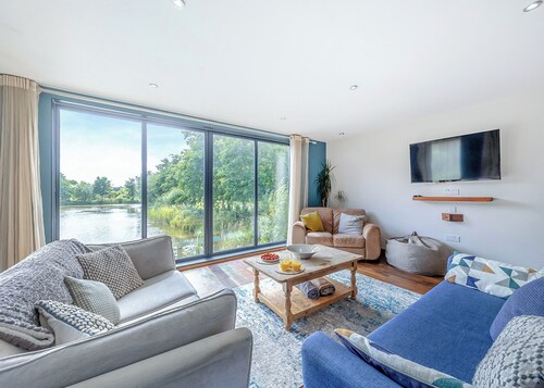 Stunning two storey contemporary lodge on the edge of the lake.