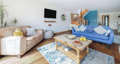Stunning two storey contemporary lodge on the edge of the lake.