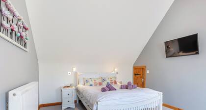 Stunning two storey contemporary lodge on the edge of the lake.