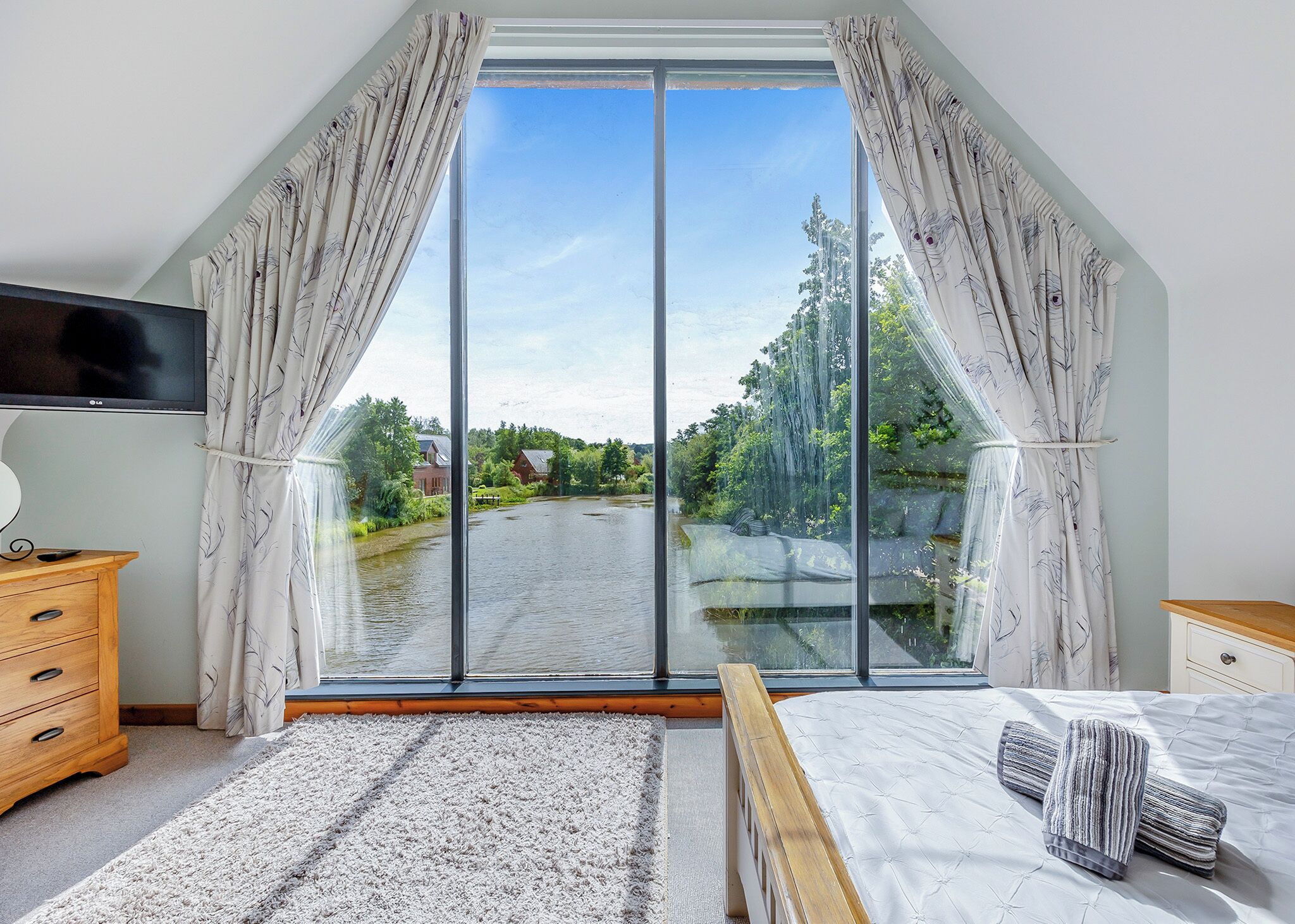 2 bedrooms, WiFi (free)