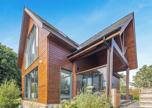 Exterior - Stunning two storey contemporary lodge on the edge of the lake. (Anglesey)