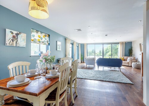 Stunning two storey contemporary lodge on the edge of the lake.