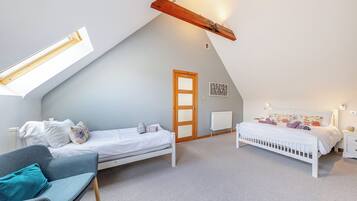2 bedrooms, WiFi (free)