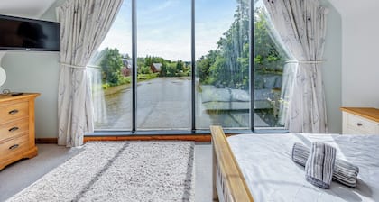 Stunning two storey contemporary lodge on the edge of the lake.