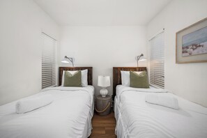 4 bedrooms, iron/ironing board, WiFi, bed sheets