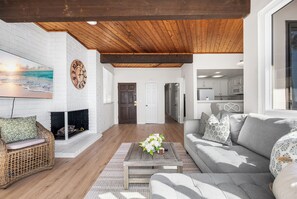 Télévision, cheminée