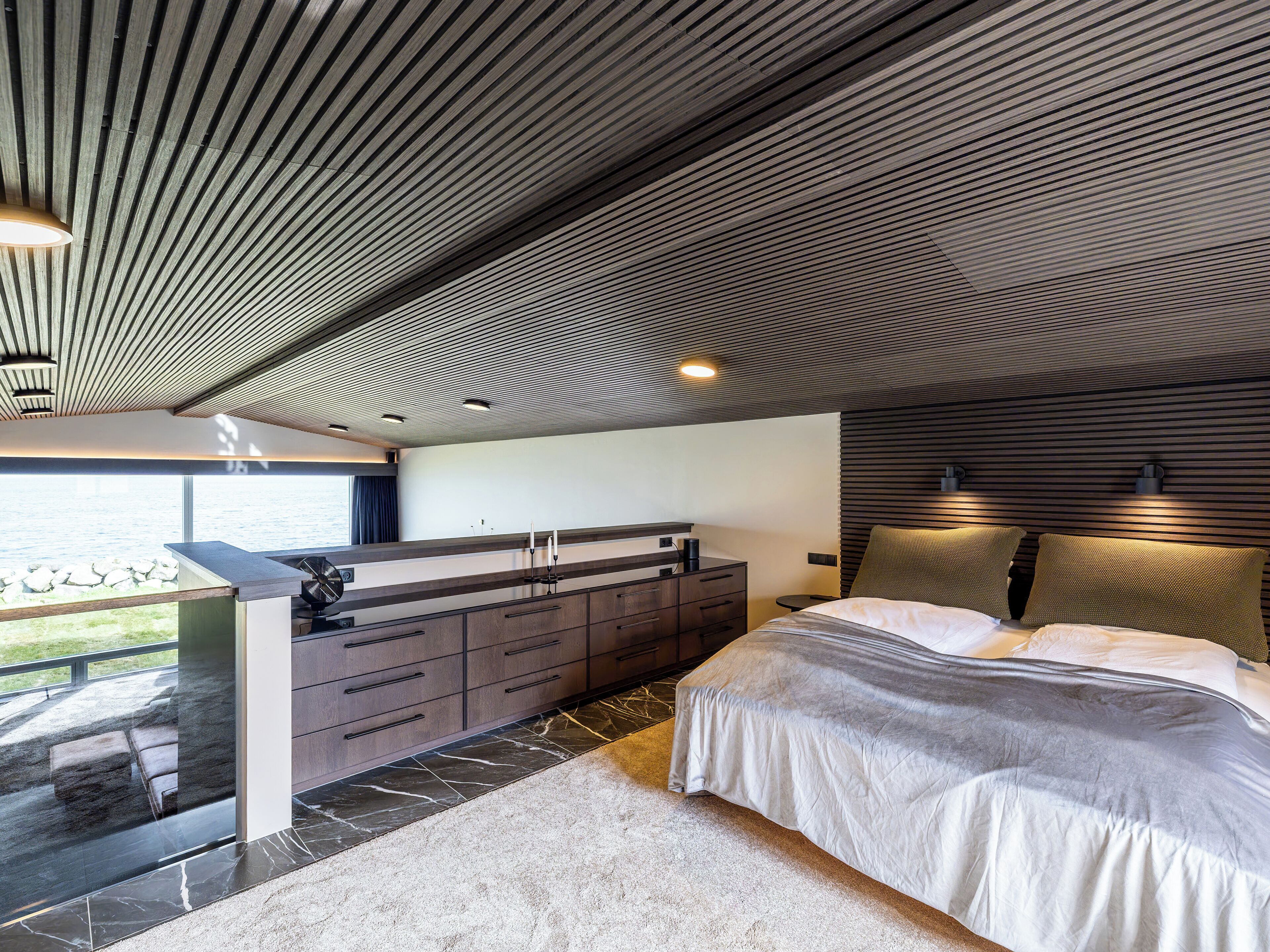 2 bedrooms, premium bedding, minibar, laptop workspace