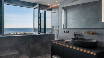 Deluxe Apartment | Bilik Mandi | Tab mandi dan pancuran berasingan, hulu semburan mandi hujan