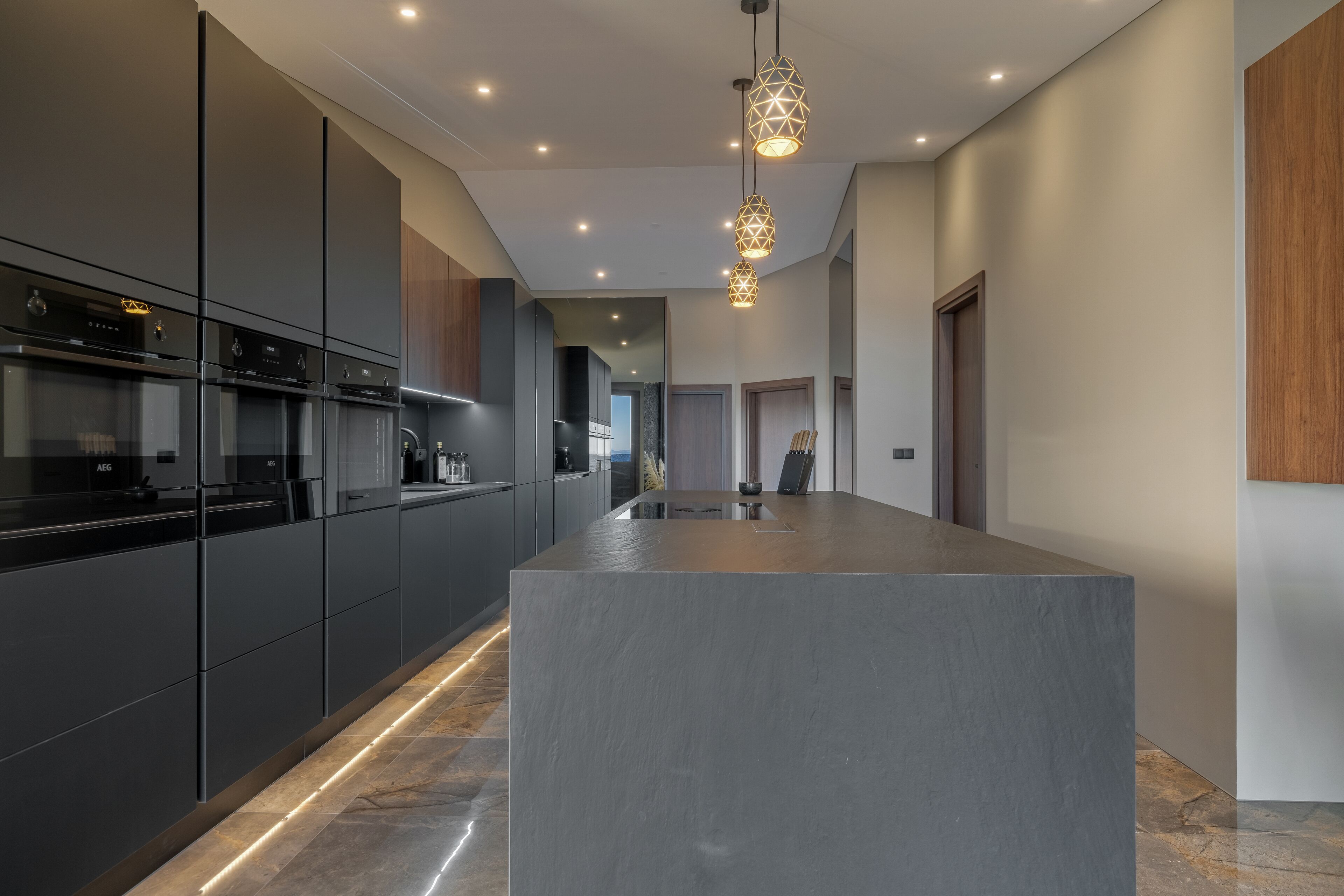 Appartement Deluxe | Cuisine privée | Grand réfrigérateur, micro-ondes, four, plaque de cuisson