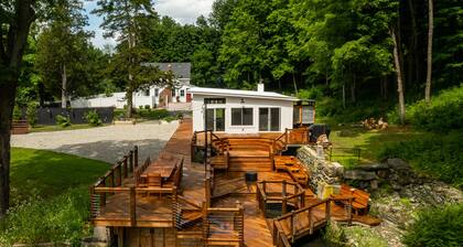 Twin Cedar Pond: Modern Farmhouse w/ Sprawling Deck and Oversized Indoor Hot Tub