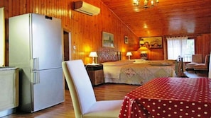 7 Schlafzimmer, Zimmersafe, Bügeleisen/Bügelbrett, Reisekinderbett