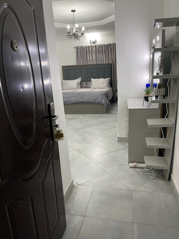 4 bedrooms, iron/ironing board, free WiFi