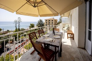 Unclassified image, 3 of 33, button