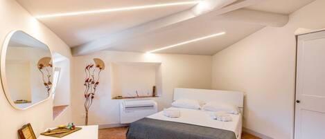 1 غرفة نوم وخدمة الإنترنت وملاءات أسرّة