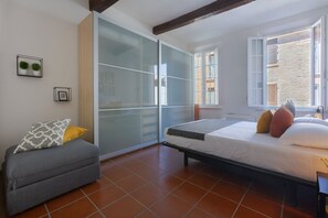 1 soverom, strykejern/-brett og sengetøy