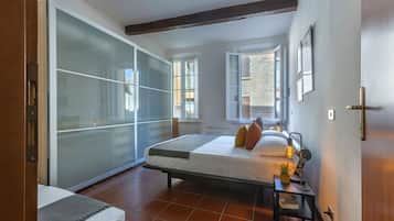 1 camera, ferro/asse da stiro, lenzuola