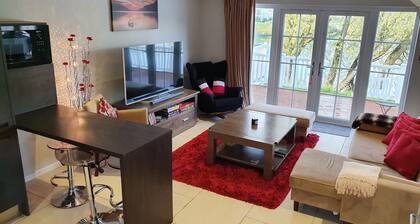 Lake house - sleeps 7