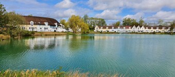 Lake house - sleeps 7