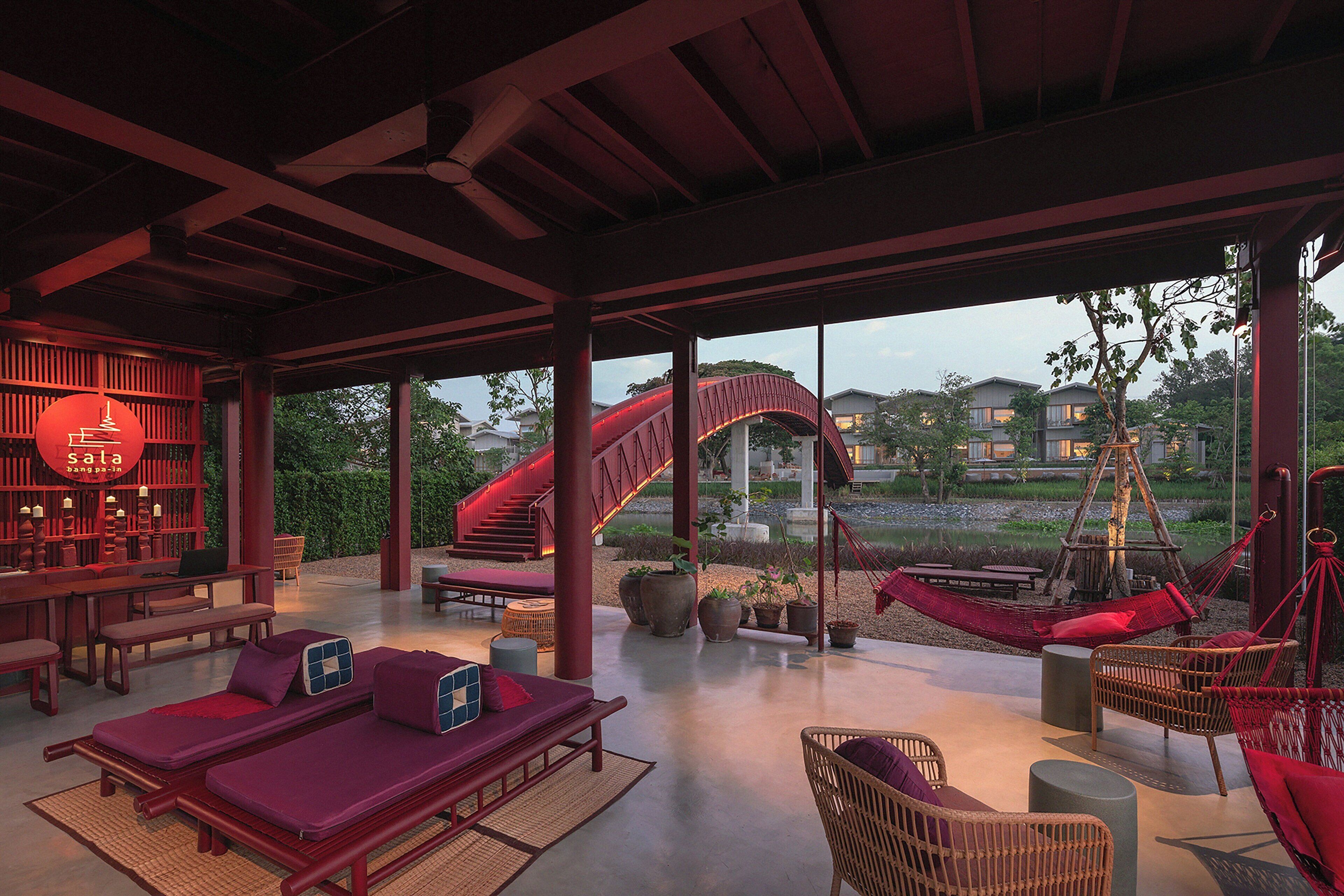 Lobby lounge