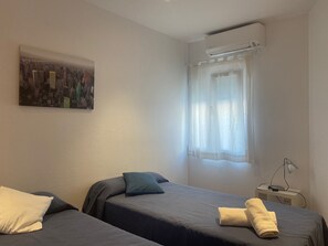 3 bedrooms, iron/ironing board, free WiFi, bed sheets - 3 bedroom apartment in Na Macaret, 289A (Urb. Na Macaret (Es Mercadal))
