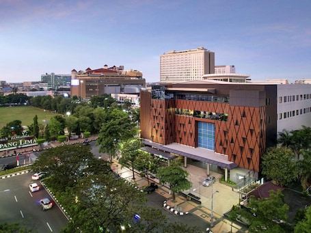 Exterior. Ibis Styles Semarang Simpang Lima