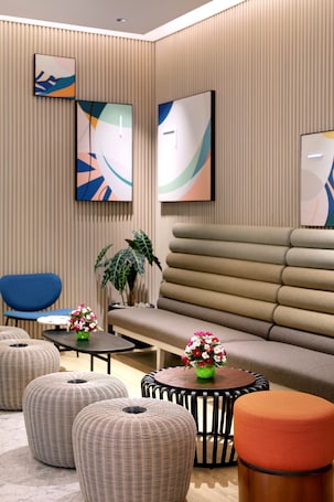 Entrada interior. Ibis Styles Semarang Simpang Lima