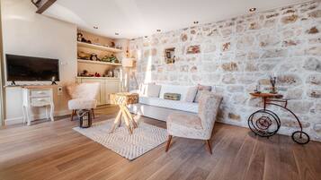 Luksus-loftsrom, eget bad, sjøutsikt (Mouragia Loft) | Lounge