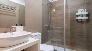 Shower, hair dryer, towels, shampoo