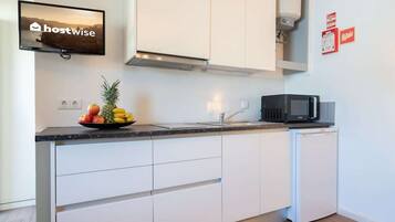 Fridge, microwave, stovetop, coffee/tea maker